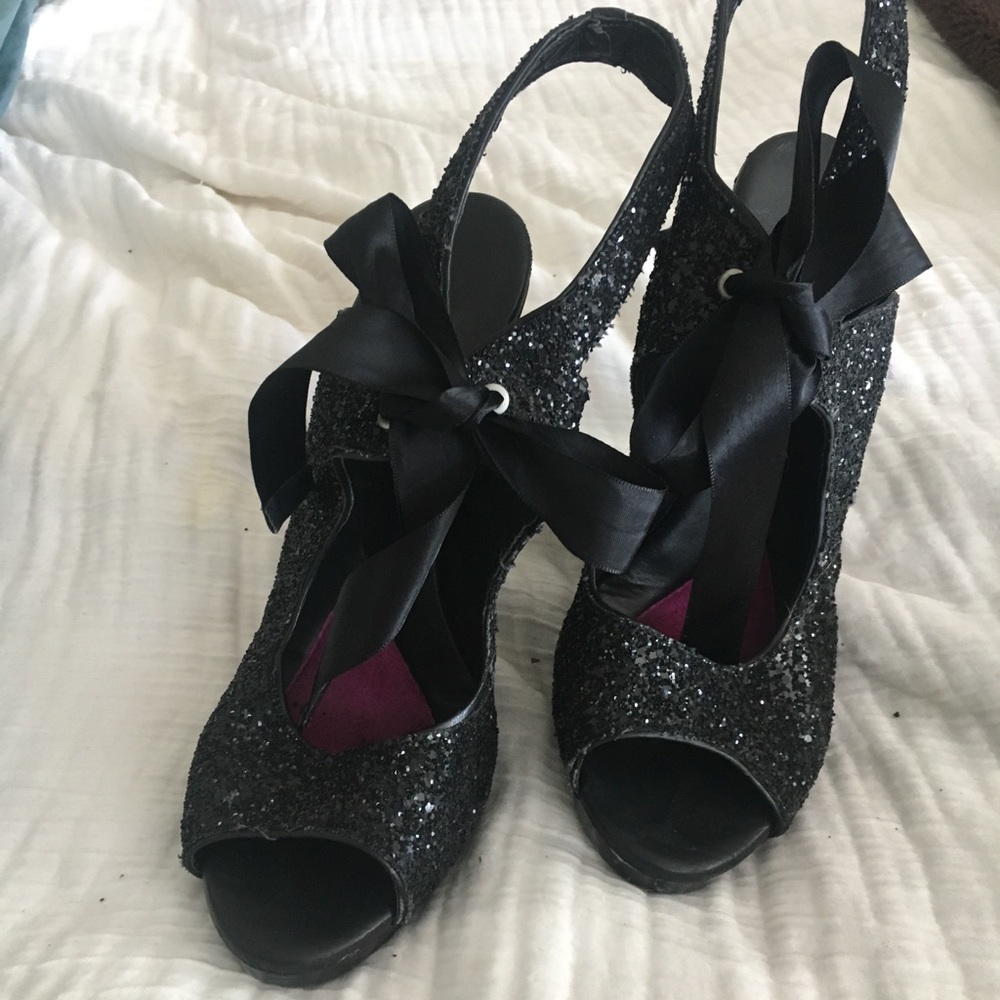 Betsy Johnson tie up strappies